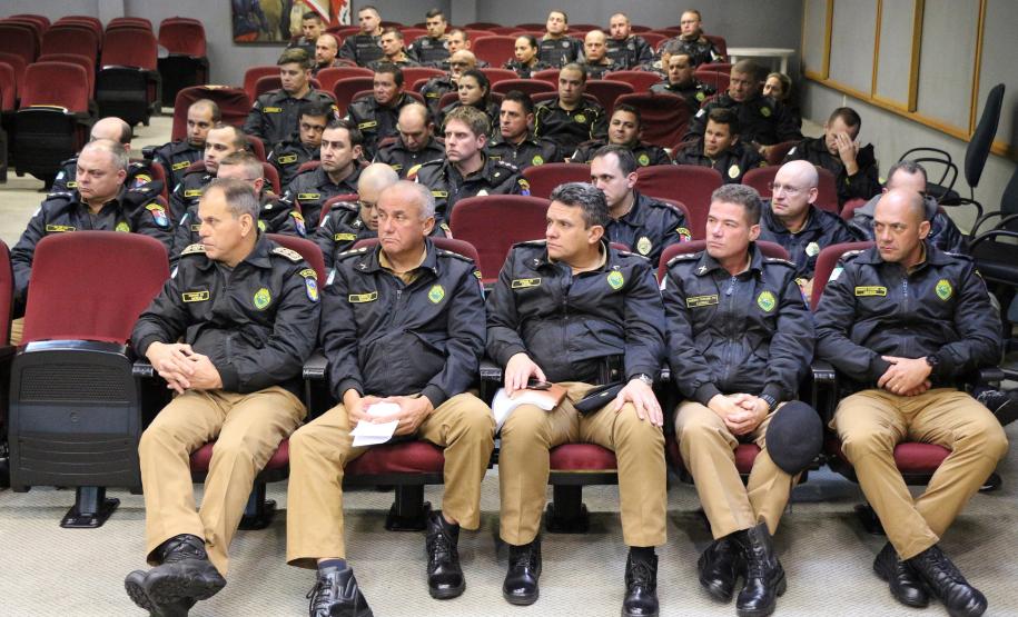 Palestra sobre pesquisa desenvolvida entre policiais militares debate formação da Corporação em Curitiba