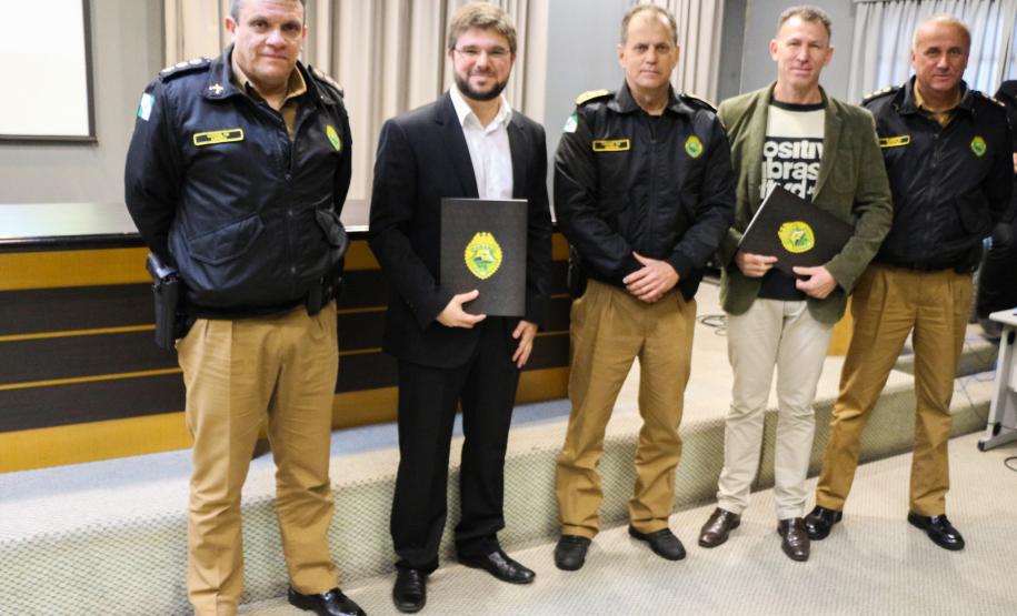 Palestra sobre pesquisa desenvolvida entre policiais militares debate formação da Corporação em Curitiba
