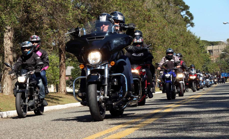 Passeio Motociclístico em comemoração aos 165 anos da PM reúne quase mil pessoas na APMG