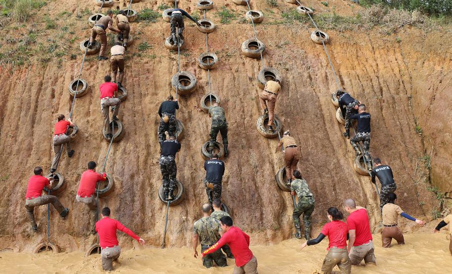 Desafio Soldado de Aço 2019 leva policiais e bombeiros militares ao extremo em competição no circuito Braves Mud Race, na RMC