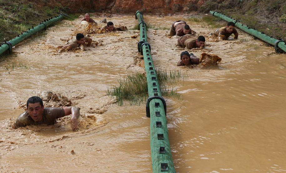 Desafio Soldado de Aço 2019 leva policiais e bombeiros militares ao extremo em competição no circuito Braves Mud Race, na RMC