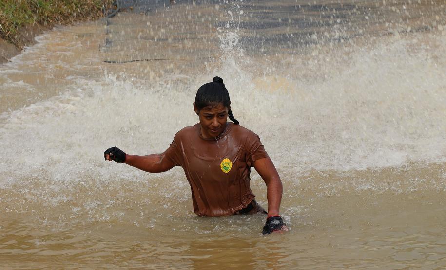 Desafio Soldado de Aço 2019 leva policiais e bombeiros militares ao extremo em competição no circuito Braves Mud Race, na RMC