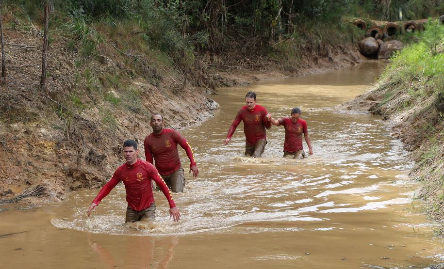 Desafio Soldado de Aço 2019 leva policiais e bombeiros militares ao extremo em competição no circuito Braves Mud Race, na RMC
