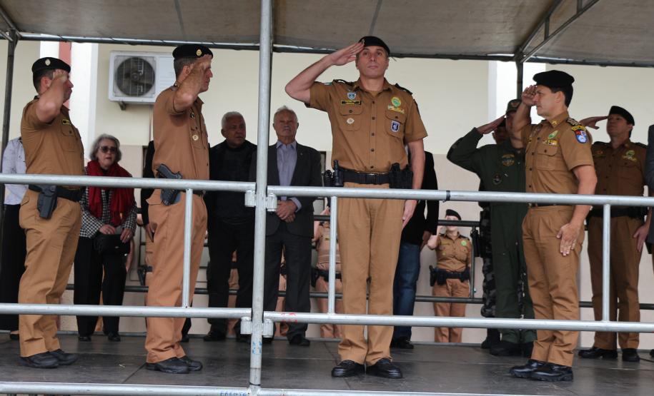Polícia Militar homenageia praças promovidos com entrega de homenagem e certificados em Curitiba