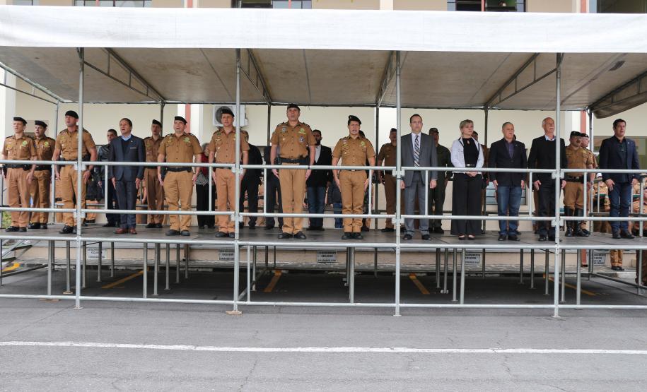 Polícia Militar homenageia praças promovidos com entrega de homenagem e certificados em Curitiba