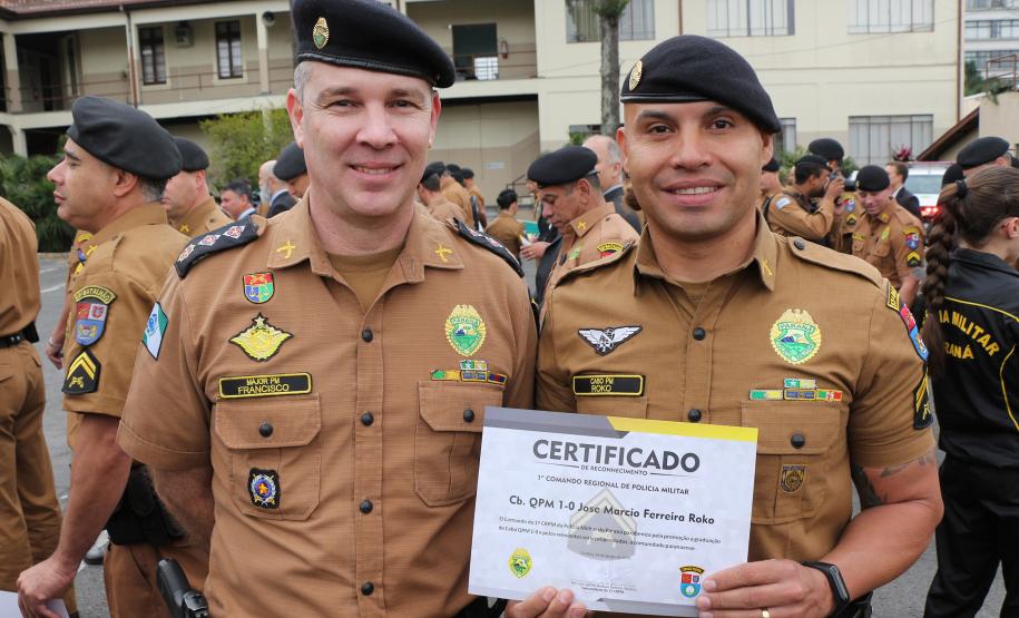 Polícia Militar homenageia praças promovidos com entrega de homenagem e certificados em Curitiba