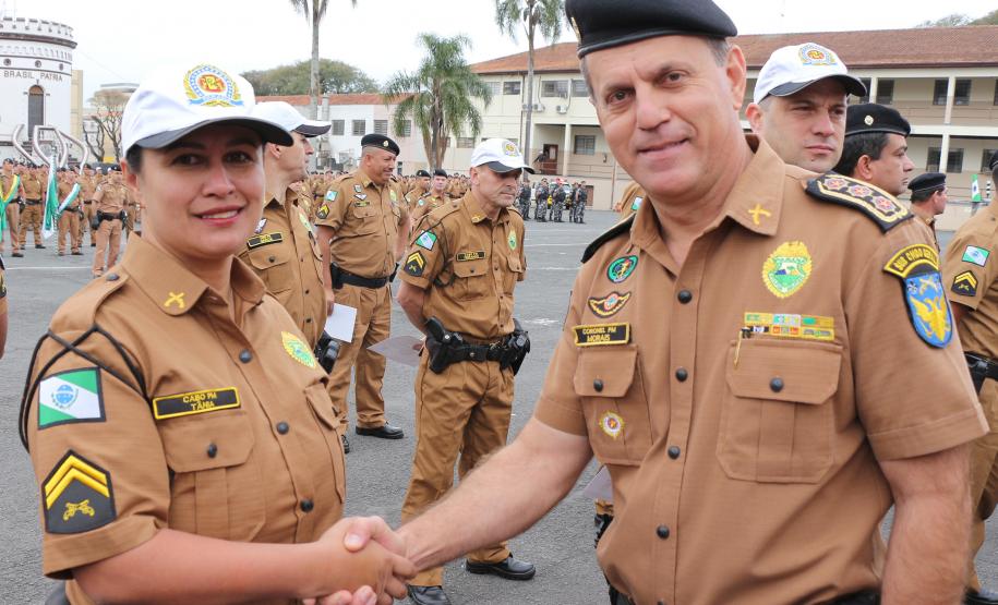 Polícia Militar homenageia praças promovidos com entrega de homenagem e certificados em Curitiba