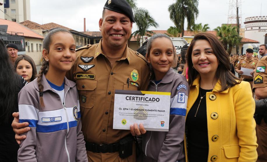 Polícia Militar homenageia praças promovidos com entrega de homenagem e certificados em Curitiba