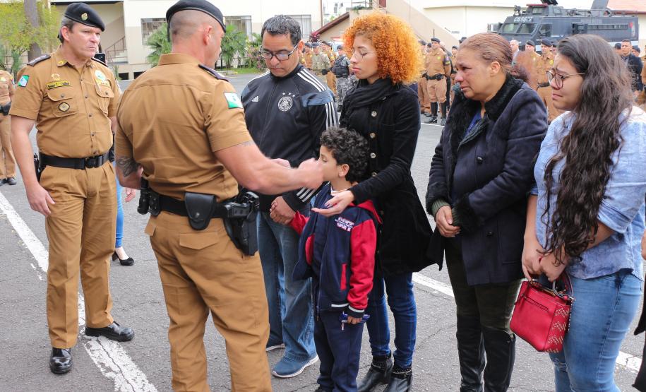 Polícia Militar homenageia praças promovidos com entrega de homenagem e certificados em Curitiba