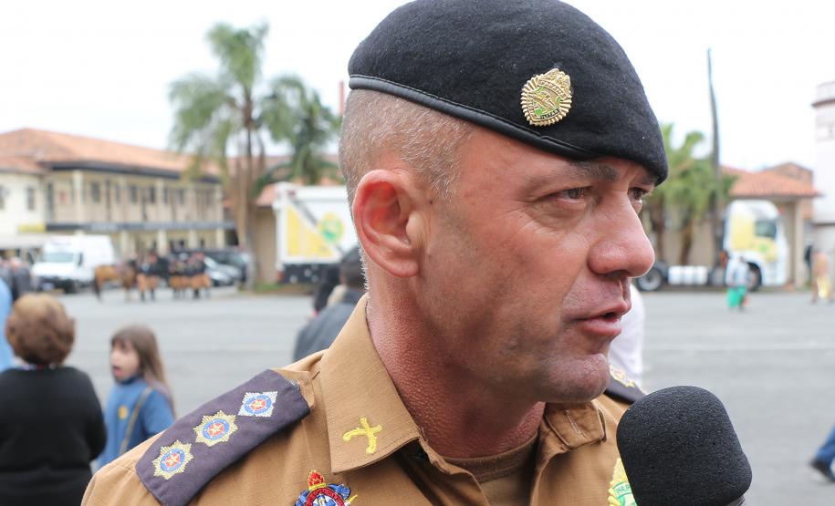 Polícia Militar homenageia praças promovidos com entrega de homenagem e certificados em Curitiba