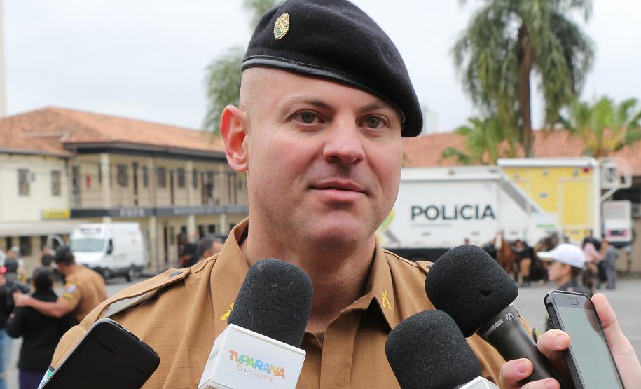 Polícia Militar homenageia praças promovidos com entrega de homenagem e certificados em Curitiba