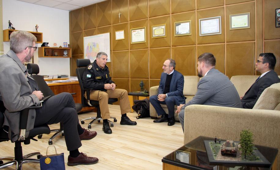 Comandante-Geral da PM recebe visita do cônsul dos EUA em Curitiba (PR)