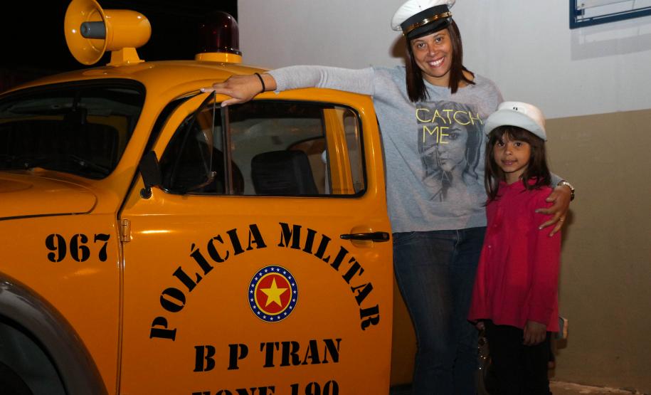 Policiais militares são abençoados durante Missa de Ação de Graças em comemoração aos 165 anos da PM