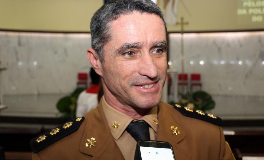 Policiais militares são abençoados durante Missa de Ação de Graças em comemoração aos 165 anos da PM