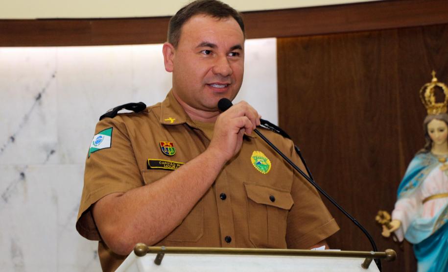 Policiais militares são abençoados durante Missa de Ação de Graças em comemoração aos 165 anos da PM