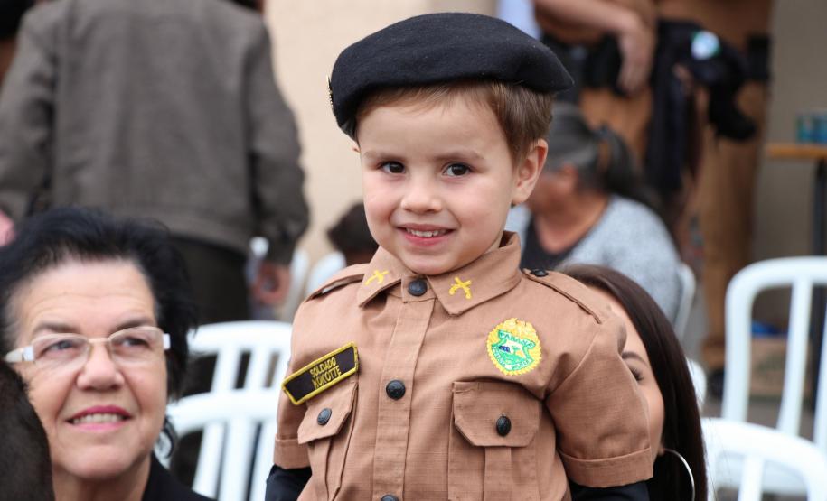 Polícia Militar homenageia praças promovidos com entrega de homenagem e certificados em Curitiba