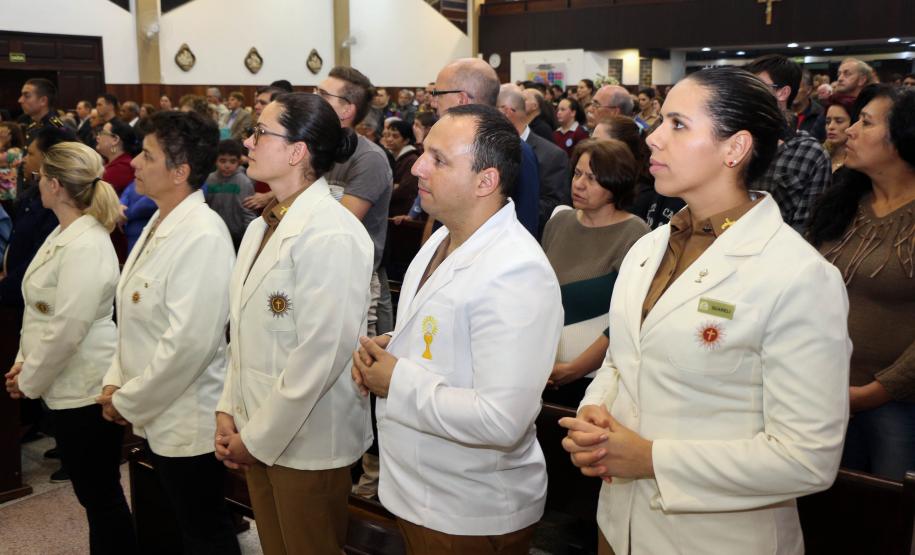 Policiais militares são abençoados durante Missa de Ação de Graças em comemoração aos 165 anos da PM