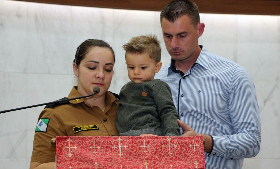 Policiais militares são abençoados durante Missa de Ação de Graças em comemoração aos 165 anos da PM