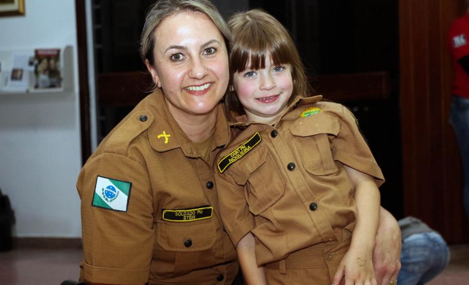 Policiais militares são abençoados durante Missa de Ação de Graças em comemoração aos 165 anos da PM