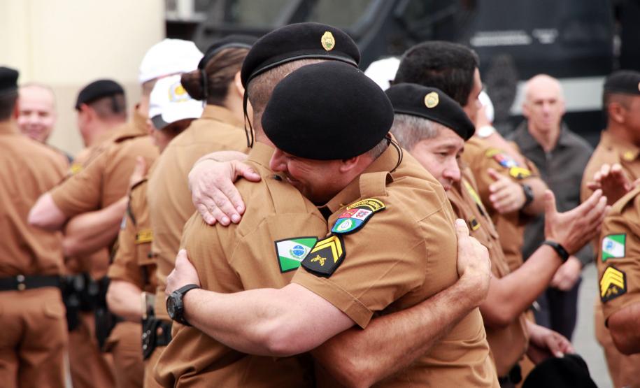 Polícia Militar homenageia praças promovidos com entrega de homenagem e certificados em Curitiba