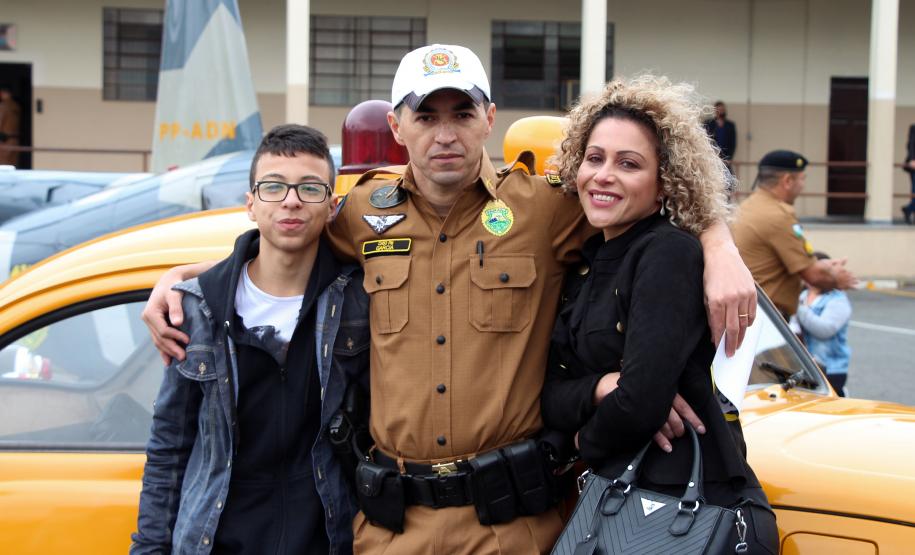Polícia Militar homenageia praças promovidos com entrega de homenagem e certificados em Curitiba