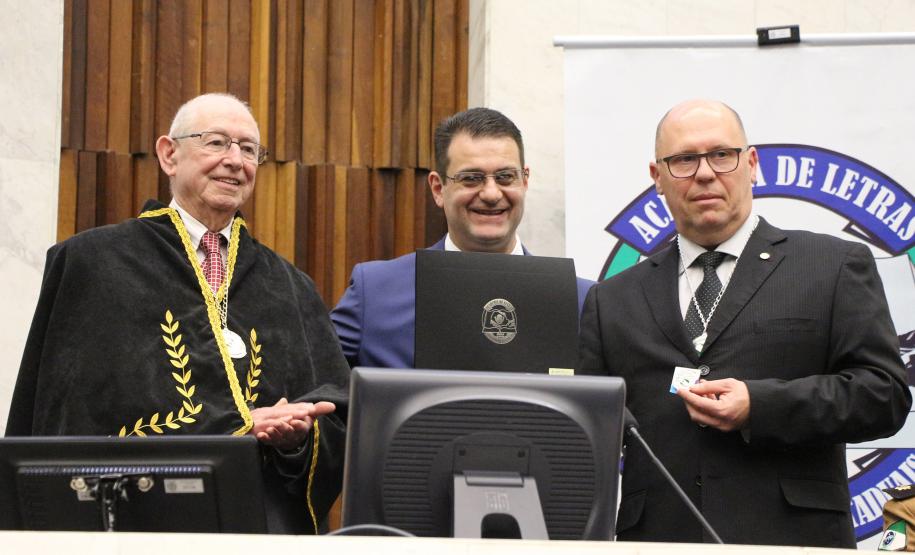 Academia de Letras da PM completa um ano com seção solene na ALEP, em Curitiba