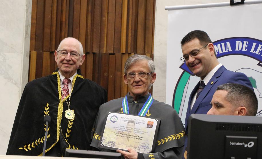 Academia de Letras da PM completa um ano com seção solene na ALEP, em Curitiba