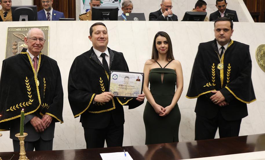 Academia de Letras da PM completa um ano com seção solene na ALEP, em Curitiba