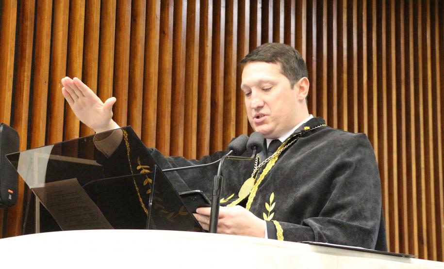 Academia de Letras da PM completa um ano com seção solene na ALEP, em Curitiba