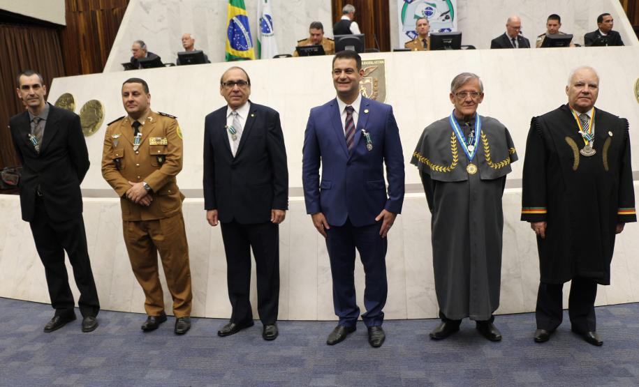 Academia de Letras da PM completa um ano com seção solene na ALEP, em Curitiba