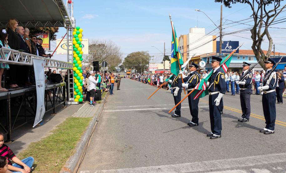 PM participa do desfile cívico-militar da Regional Fazendinha/Portão em Curitiba