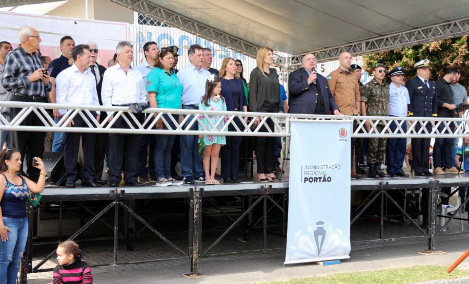 PM participa do desfile cívico-militar da Regional Fazendinha/Portão em Curitiba