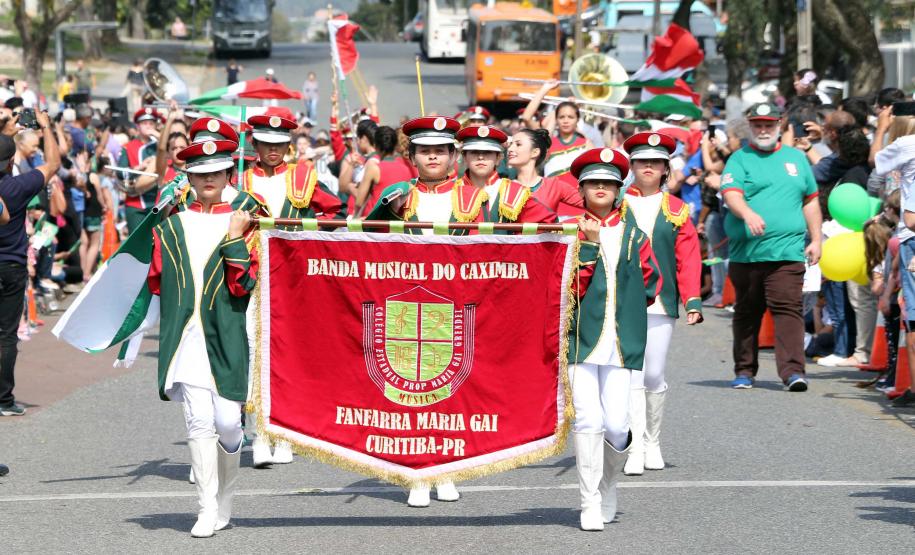 PM participa do desfile cívico-militar da Regional Fazendinha/Portão em Curitiba