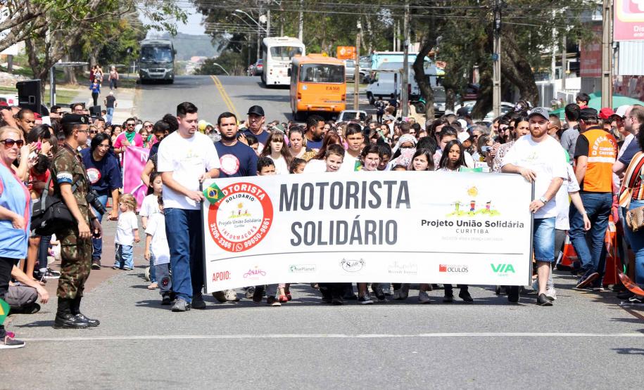 PM participa do desfile cívico-militar da Regional Fazendinha/Portão em Curitiba