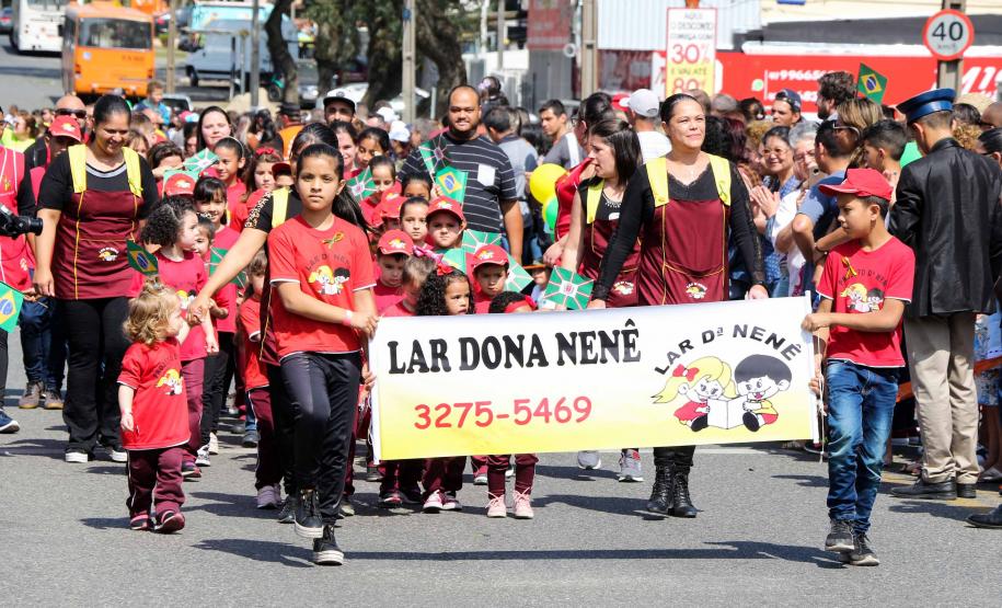 PM participa do desfile cívico-militar da Regional Fazendinha/Portão em Curitiba