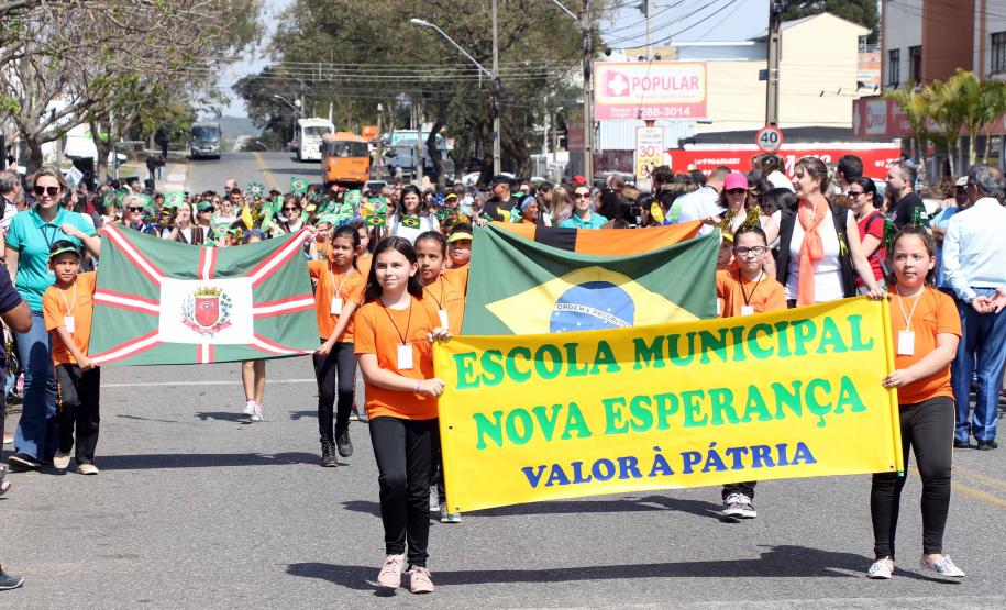 PM participa do desfile cívico-militar da Regional Fazendinha/Portão em Curitiba