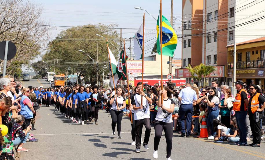PM participa do desfile cívico-militar da Regional Fazendinha/Portão em Curitiba