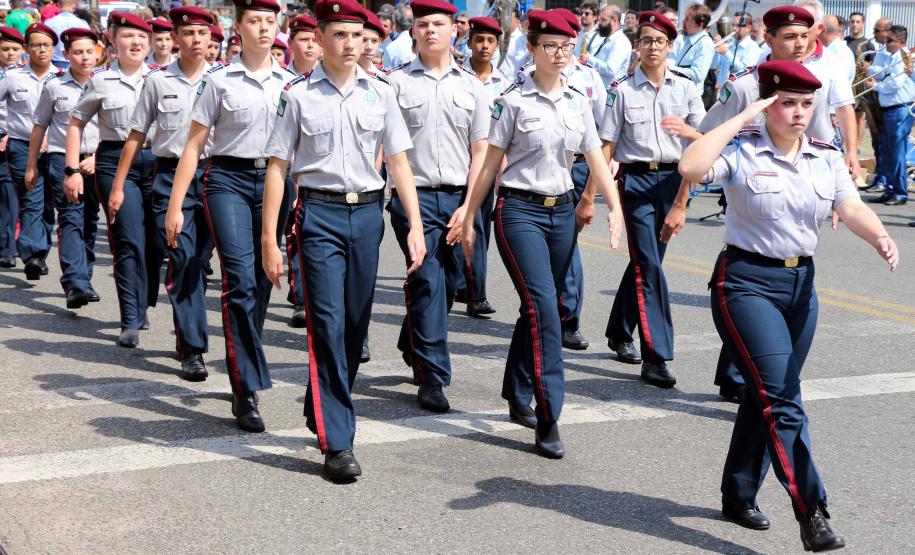 PM participa do desfile cívico-militar da Regional Fazendinha/Portão em Curitiba