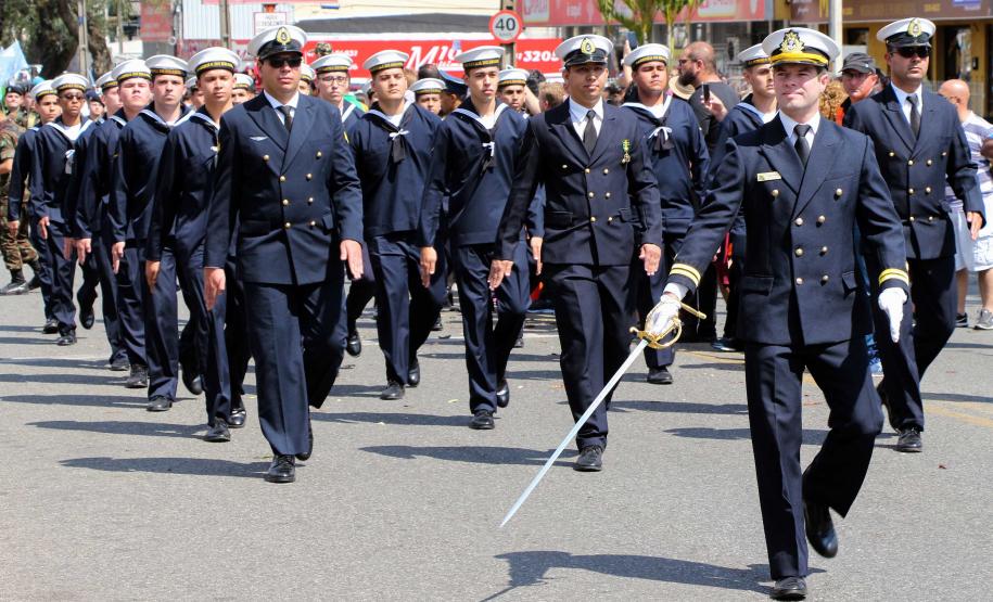 PM participa do desfile cívico-militar da Regional Fazendinha/Portão em Curitiba