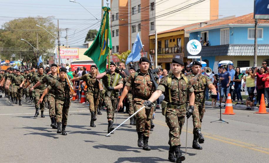 PM participa do desfile cívico-militar da Regional Fazendinha/Portão em Curitiba