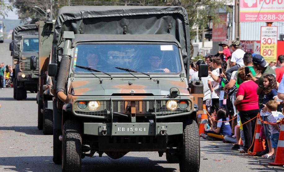 PM participa do desfile cívico-militar da Regional Fazendinha/Portão em Curitiba