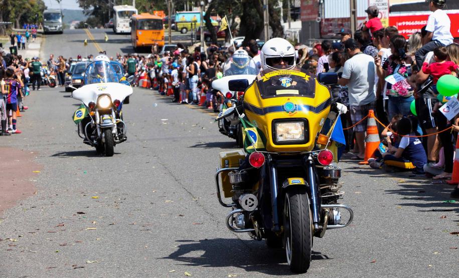 PM participa do desfile cívico-militar da Regional Fazendinha/Portão em Curitiba