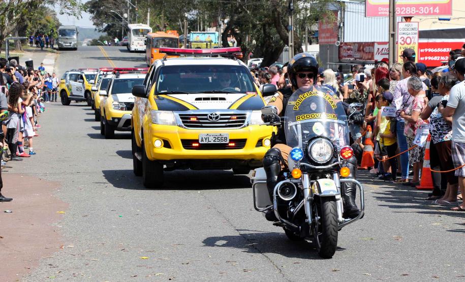 PM participa do desfile cívico-militar da Regional Fazendinha/Portão em Curitiba