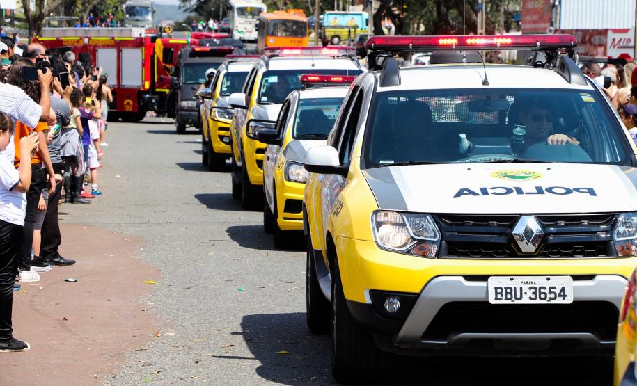 PM participa do desfile cívico-militar da Regional Fazendinha/Portão em Curitiba