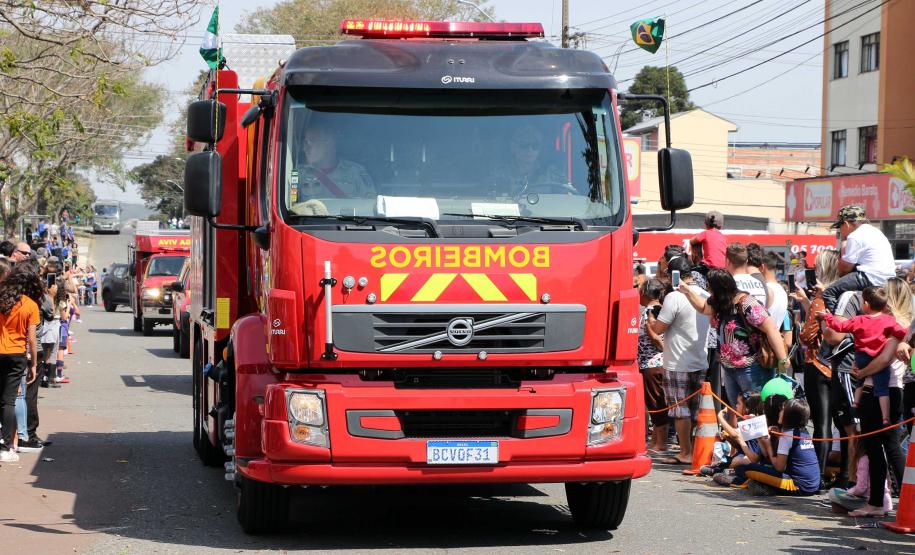 PM participa do desfile cívico-militar da Regional Fazendinha/Portão em Curitiba