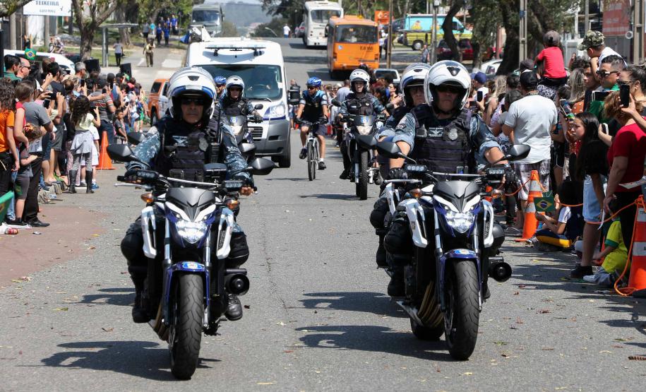 PM participa do desfile cívico-militar da Regional Fazendinha/Portão em Curitiba