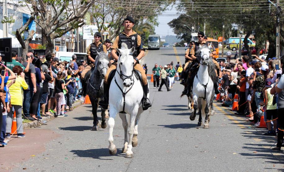PM participa do desfile cívico-militar da Regional Fazendinha/Portão em Curitiba