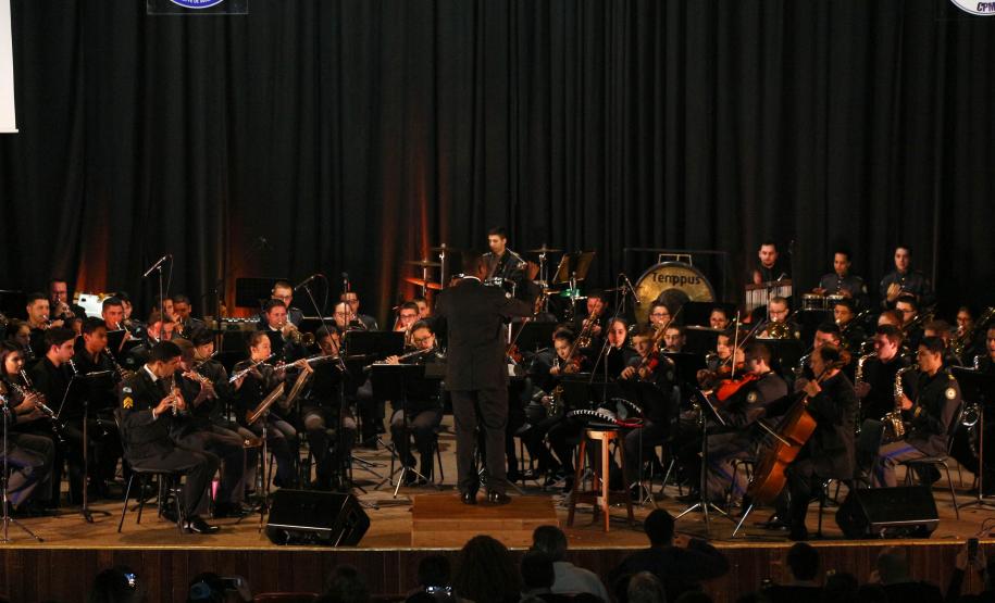 Orquestra Sinfônica do Colégio da PM faz espetáculo para comemorar os 60 anos da instituição e os 165 anos da Polícia Militar