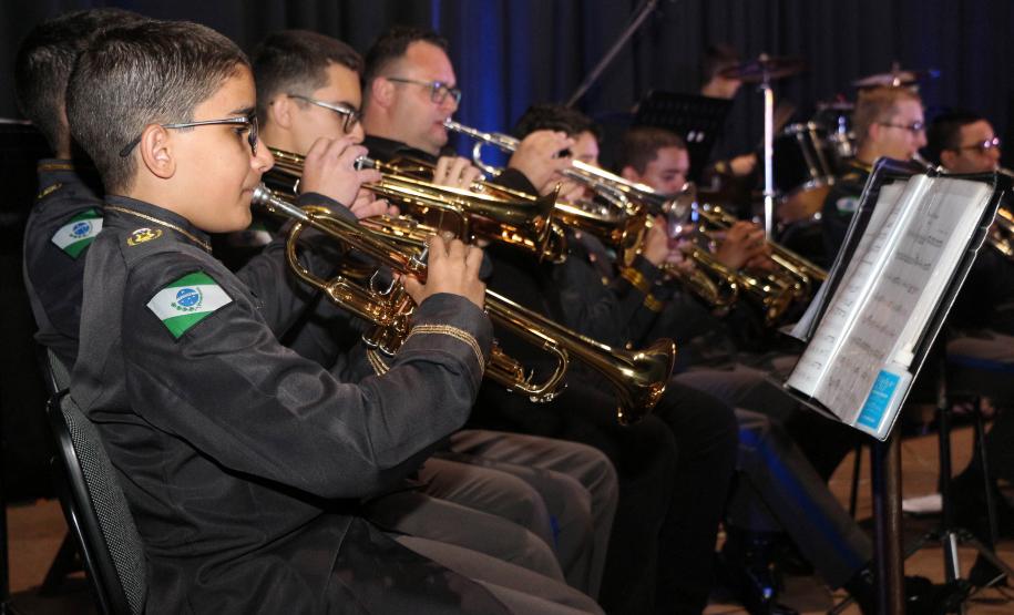 Orquestra Sinfônica do Colégio da PM faz espetáculo para comemorar os 60 anos da instituição e os 165 anos da Polícia Militar