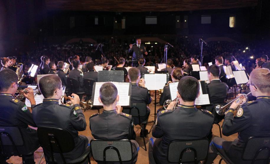 Orquestra Sinfônica do Colégio da PM faz espetáculo para comemorar os 60 anos da instituição e os 165 anos da Polícia Militar